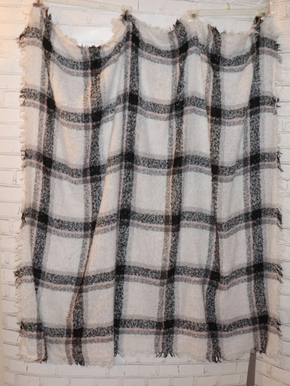 Vintagejelyfish 🖤🤍💗 plaid